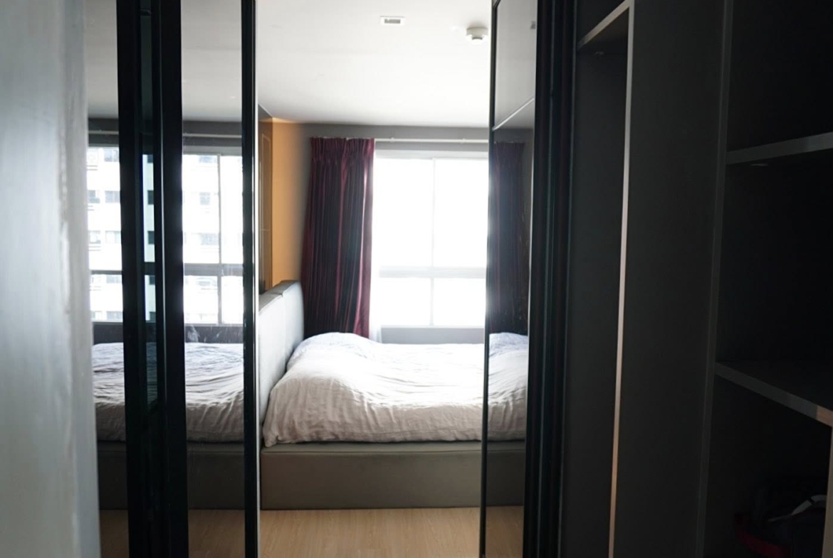 The Clover Thonglor Bedroom