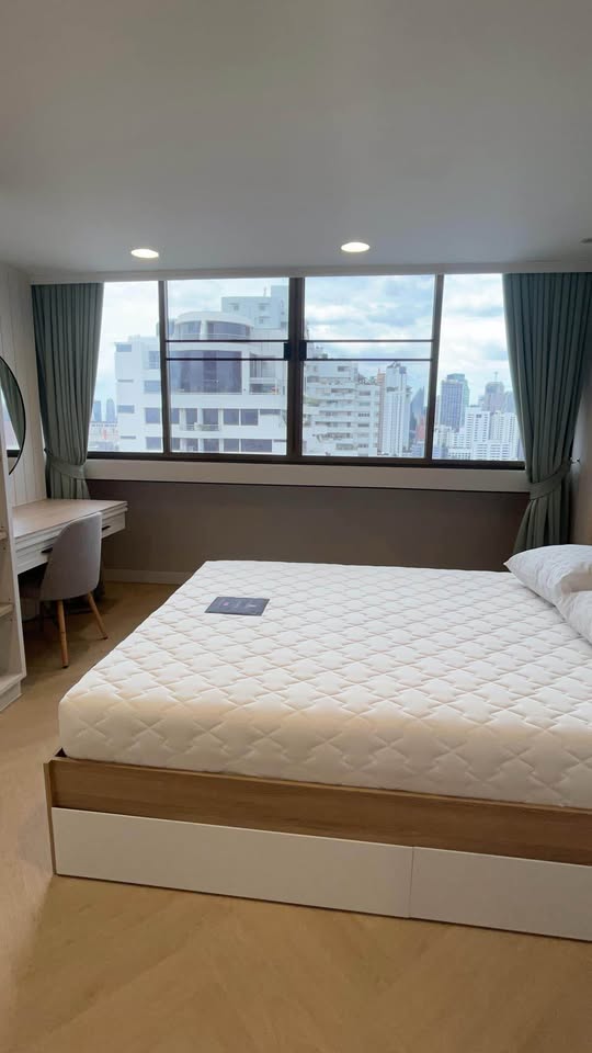 Bed Sup Supalai Place Sukhumvit 39