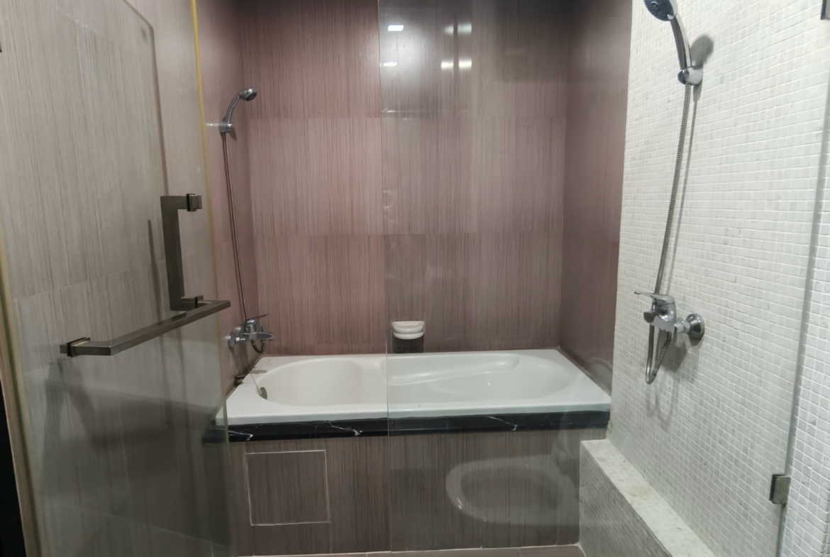 Villa Sikhara Thonglor 25 Bathroom