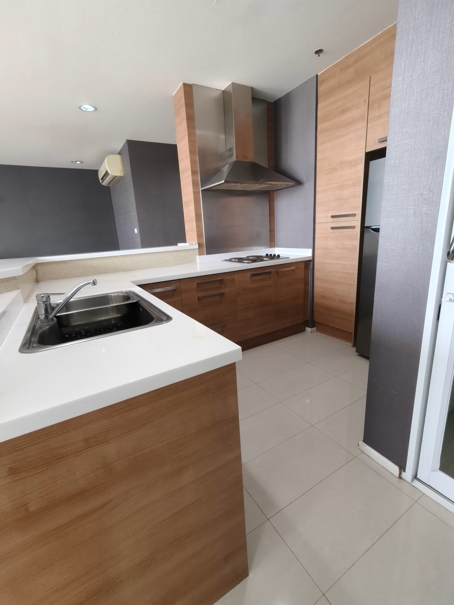 Villa Sikhara Thonglor 25 Kitchen