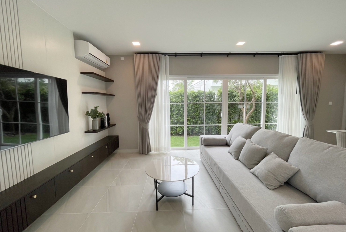 Living Rent a Modern 2-Storey House at Chaiyapruek Bangna Km.15