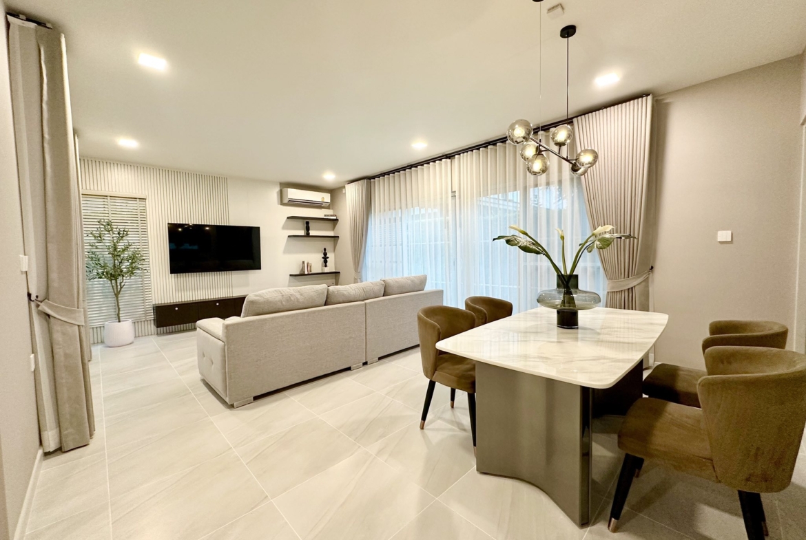 Living Rent a Modern 2-Storey House at Chaiyapruek Bangna Km.15