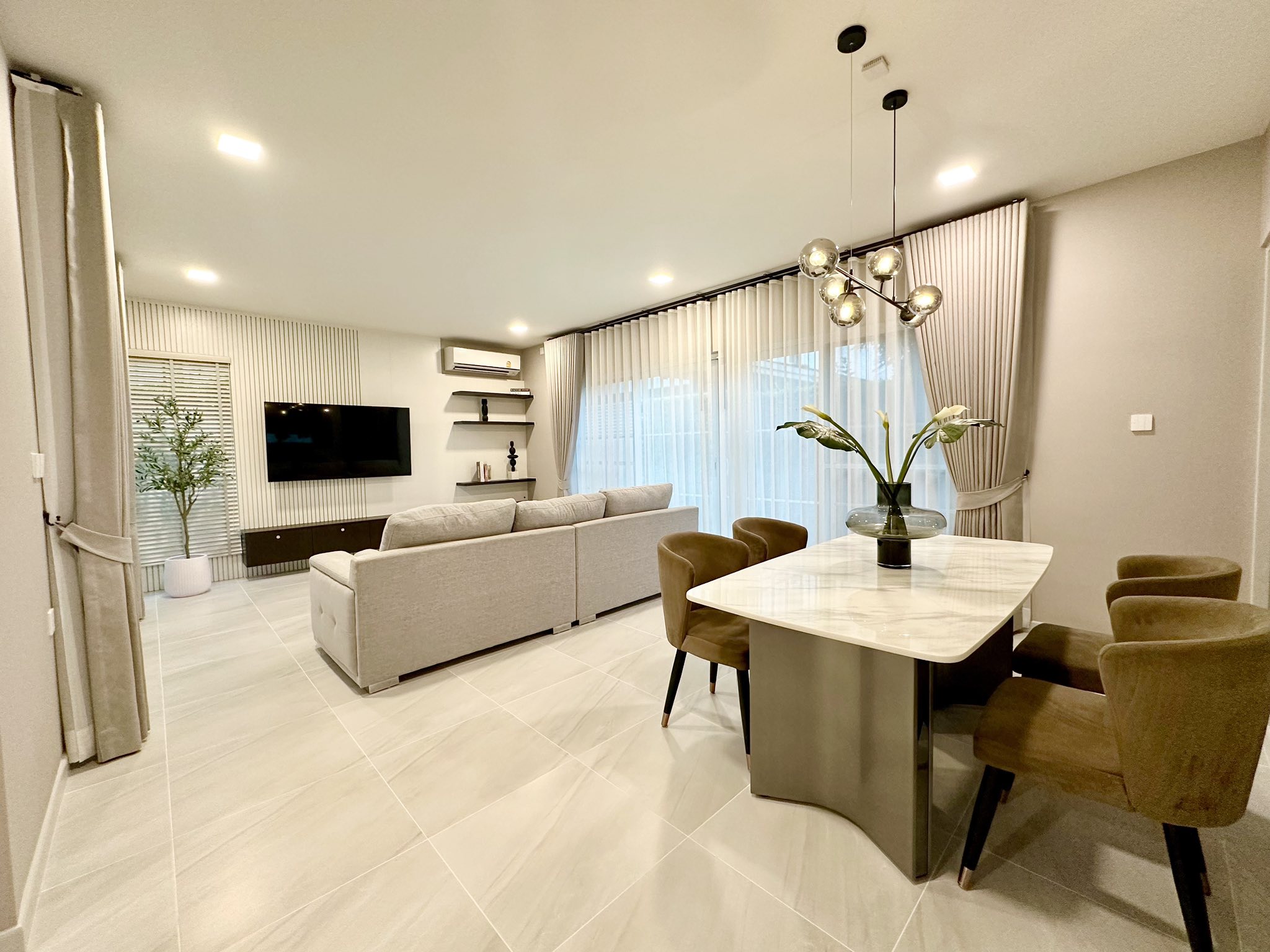 Living Rent a Modern 2-Storey House at Chaiyapruek Bangna Km.15