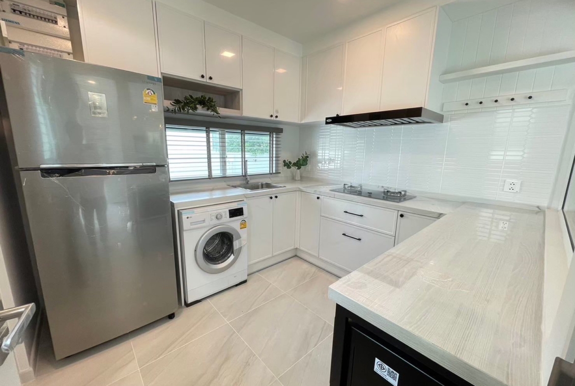 Kitchen Rent a Modern 2-Storey House at Chaiyapruek Bangna Km.15