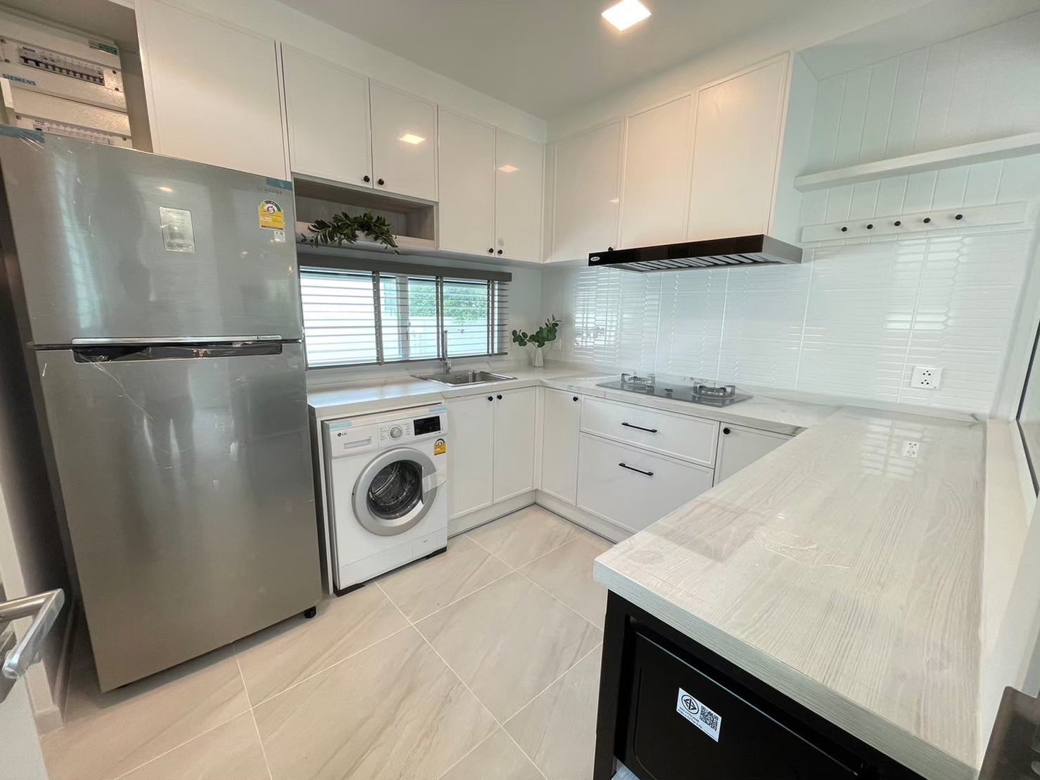 Kitchen Rent a Modern 2-Storey House at Chaiyapruek Bangna Km.15