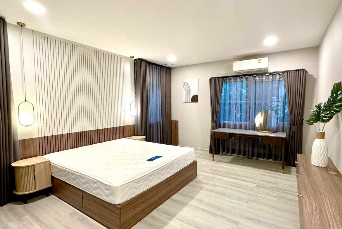 BEDROOM Rent a Modern 2-Storey House at Chaiyapruek Bangna Km.15