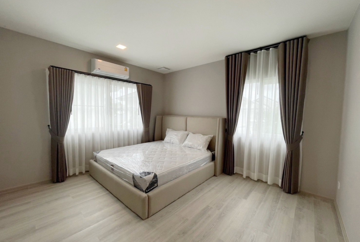 Bedroom Rent a Modern 2-Storey House at Chaiyapruek Bangna Km.15