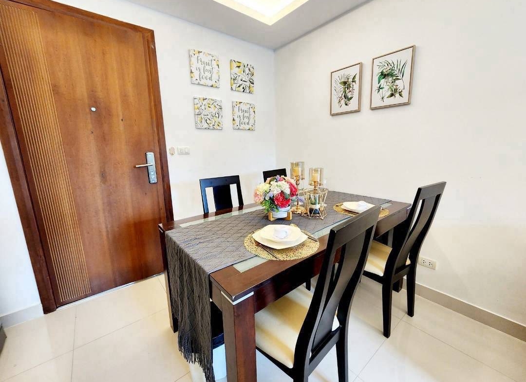 Dinning Club Royal Condominium