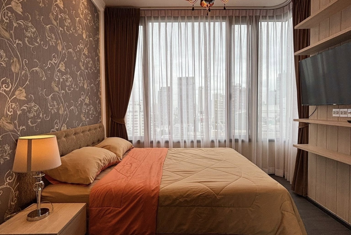 Edge Sukhumvit 23 Bedroom