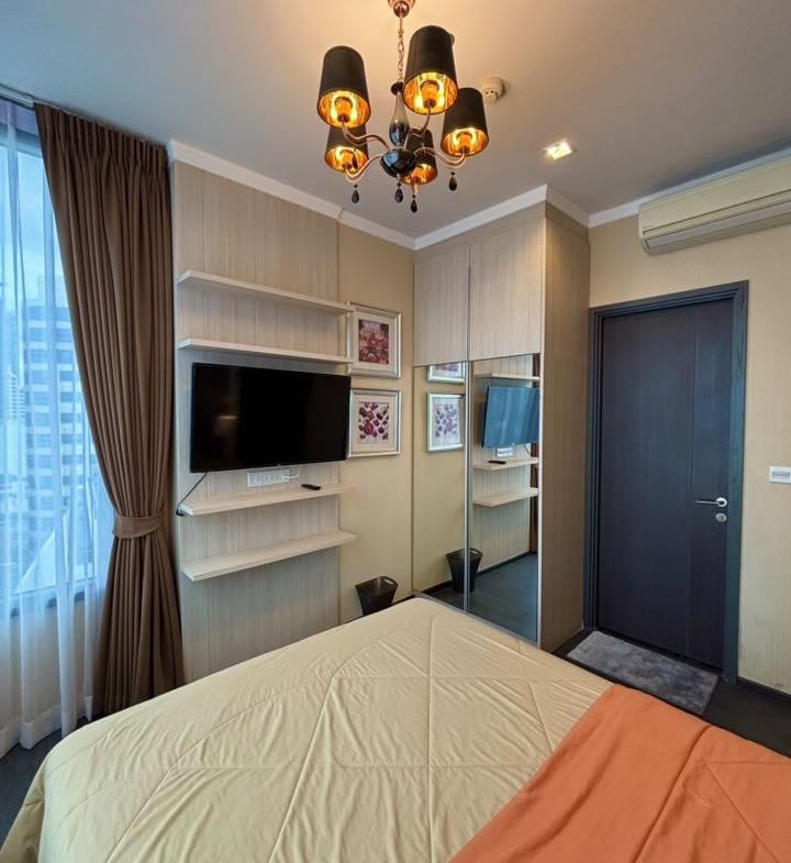 Edge Sukhumvit 23 Bedroom