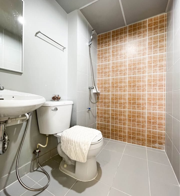 Lumpini Mixx Thepharak - Srinakarin Bathroom