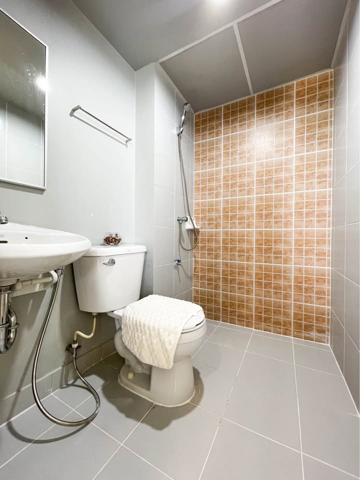 Lumpini Mixx Thepharak - Srinakarin Bathroom