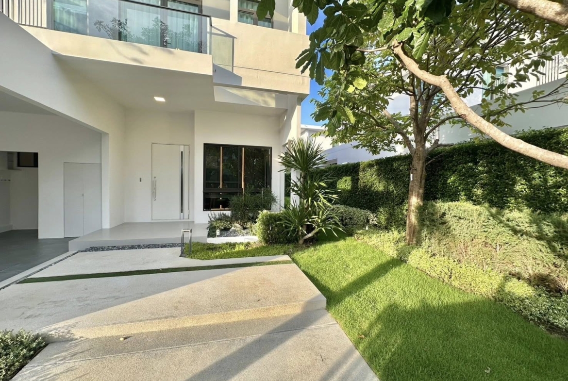 MANTANA Bangna km 15