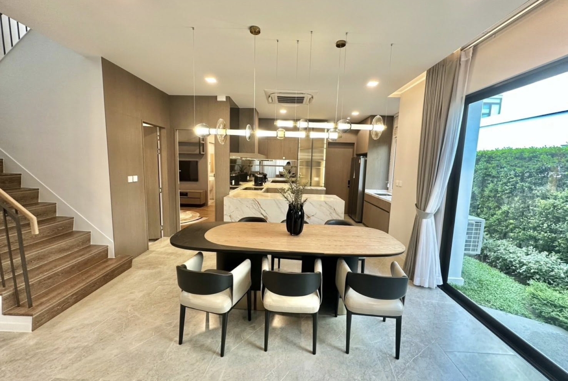 Dinning MANTANA Bangna km 15