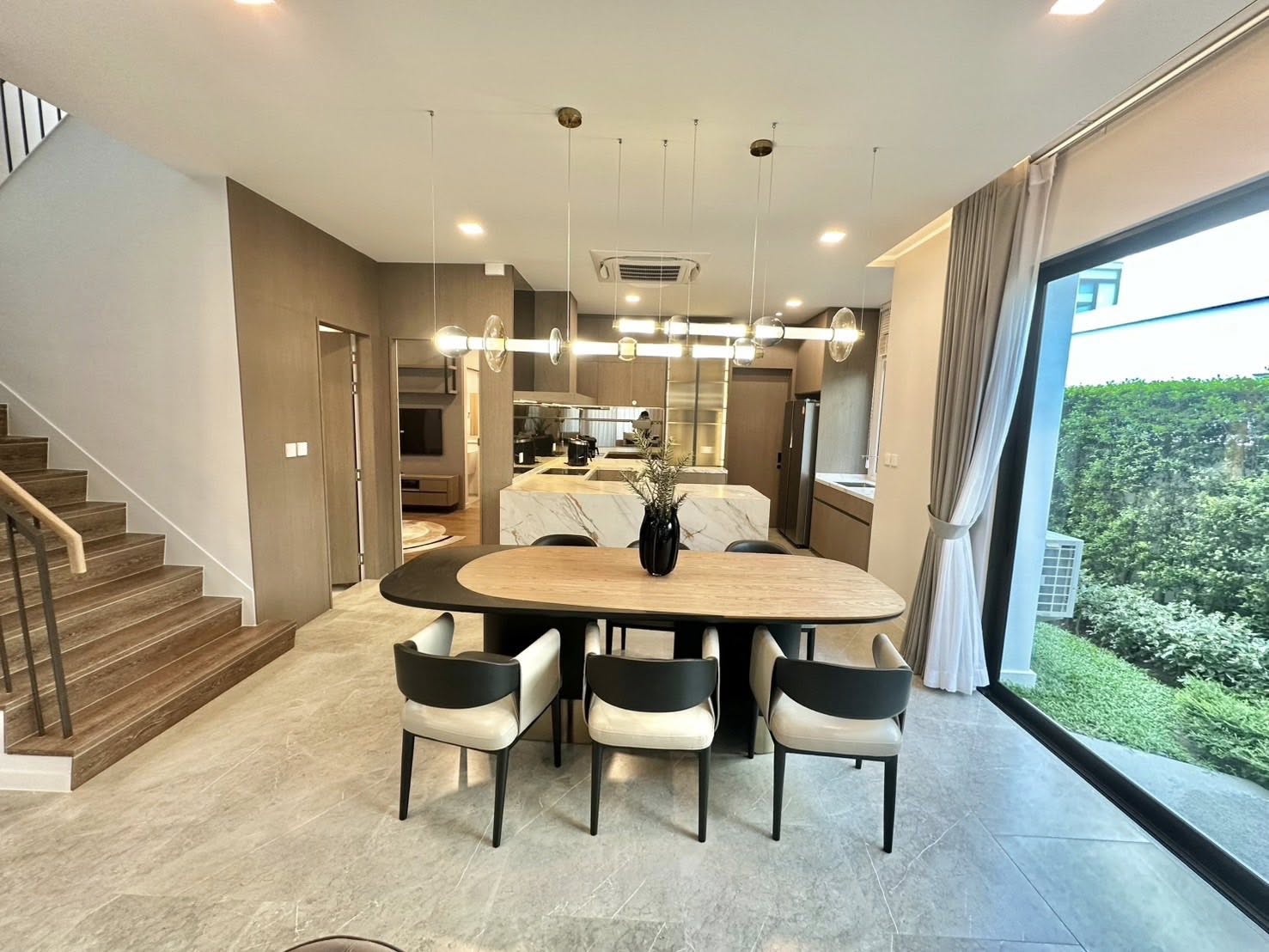 Dinning MANTANA Bangna km 15