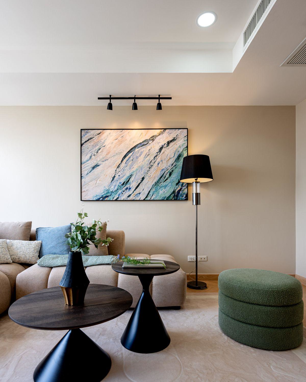 Hampton Thonglor 10 living