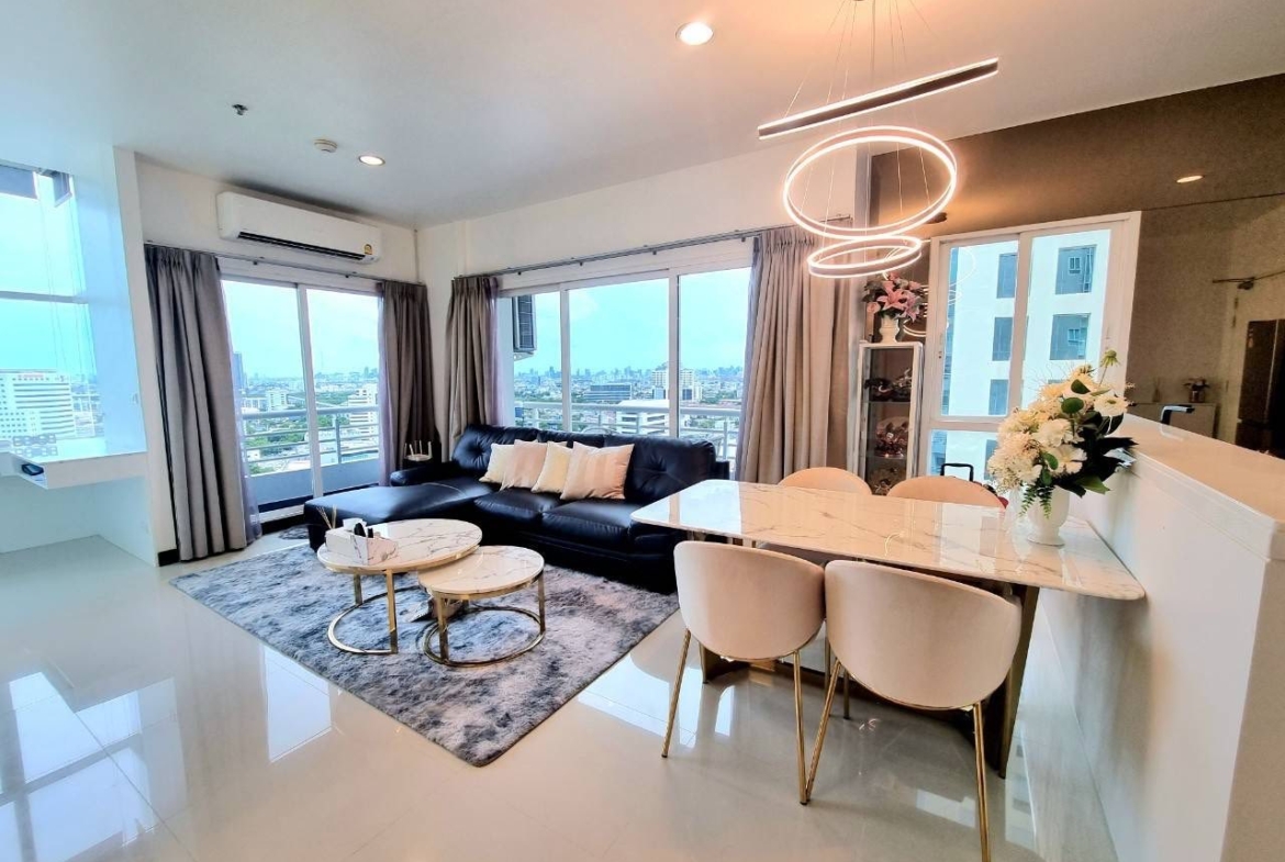 The Four Wings Residence Srinakarin