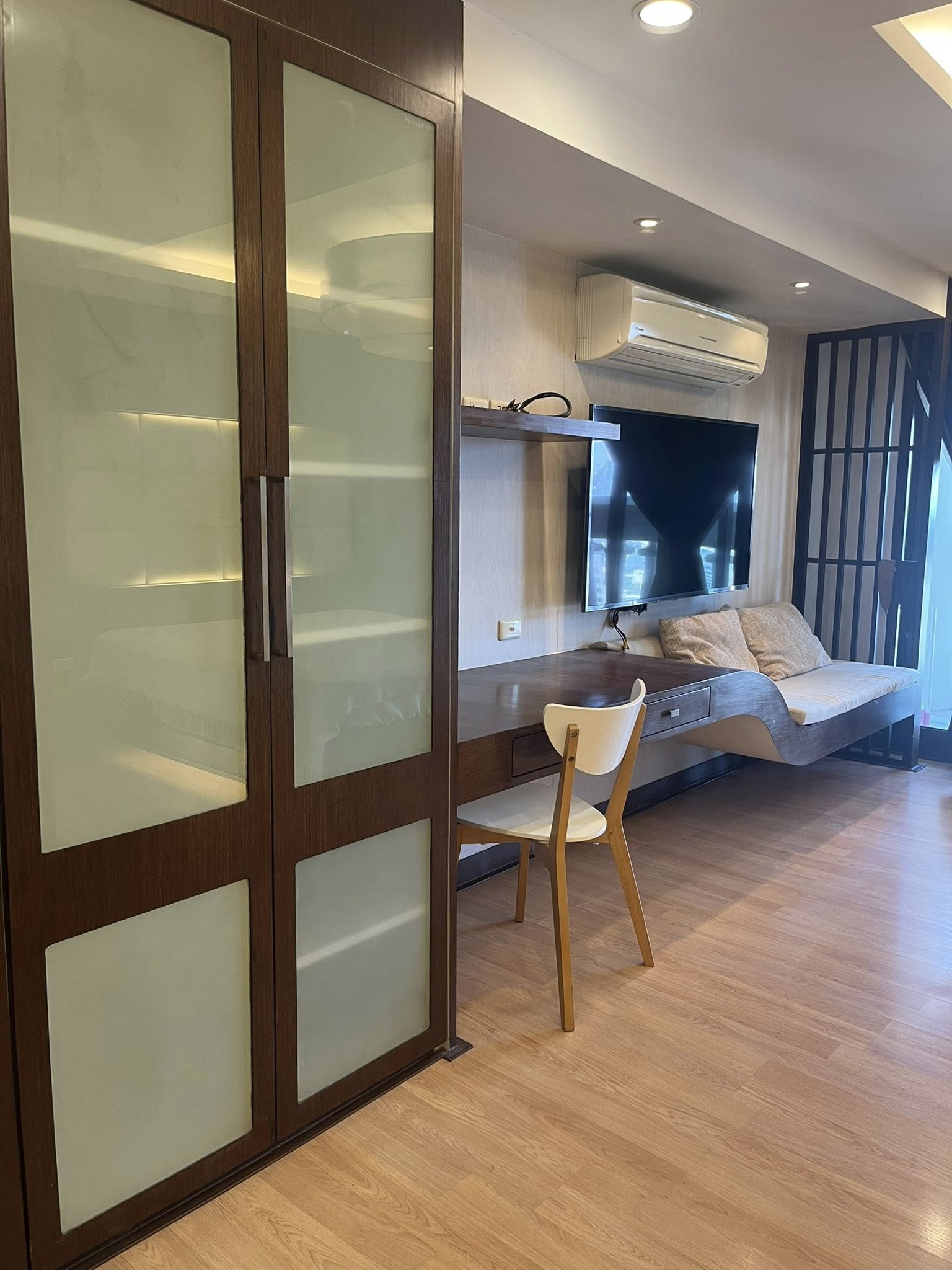 State Tower – 1 Bedroom, 30th Floor