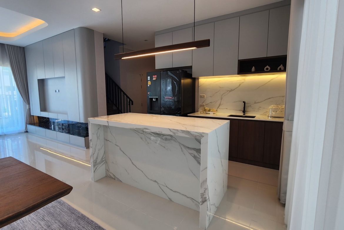 Bangkok Boulevard Signature Ladproa-Serithai