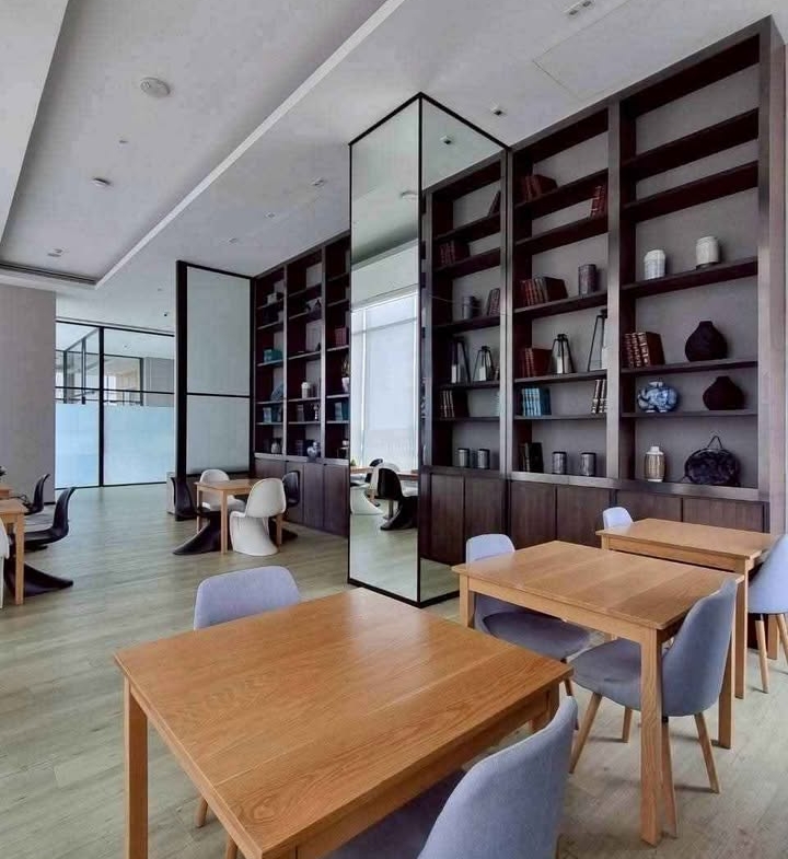 The Esse Asoke (Floor 37)