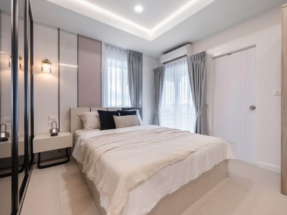 Condominium for Sale & Rent at JW Suite Condominium