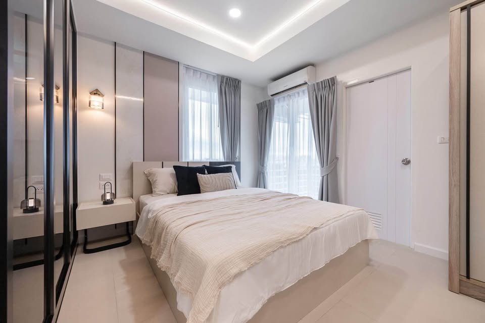 Condominium for Sale & Rent at JW Suite Condominium