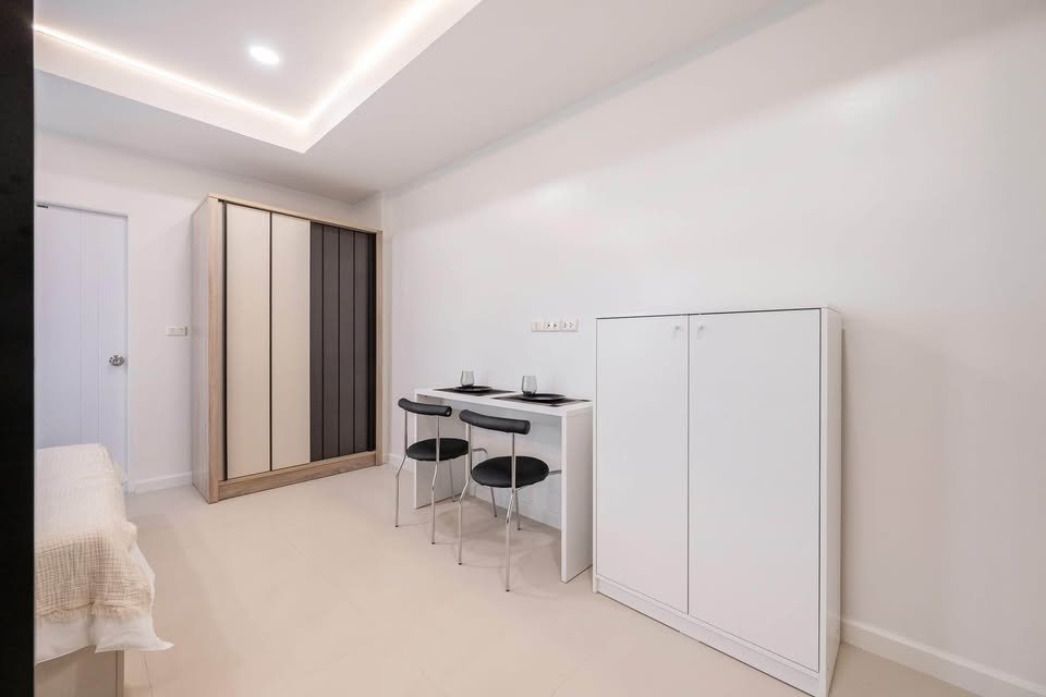 Condominium for Sale & Rent at JW Suite Condominium