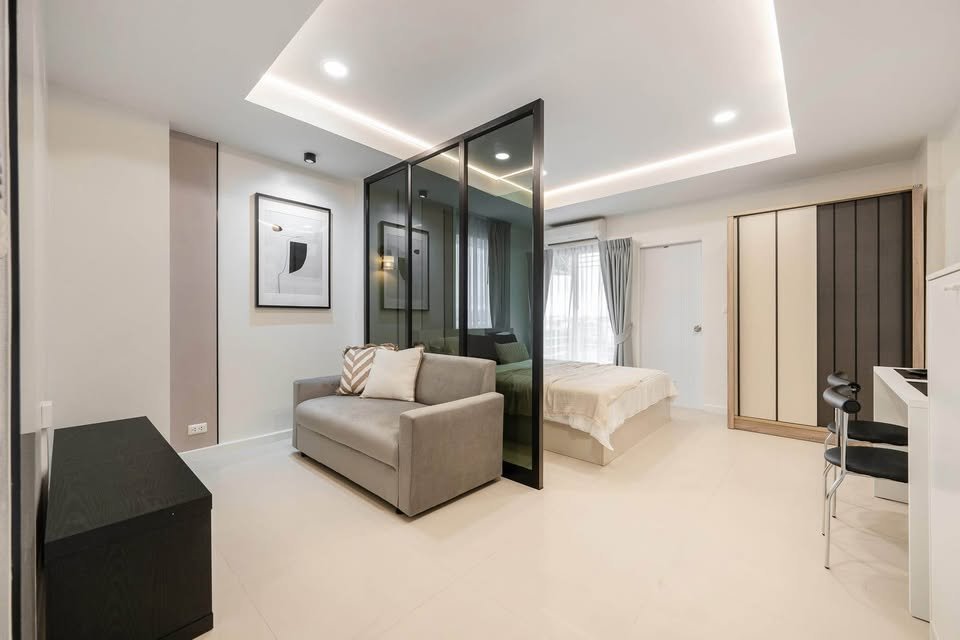 Condominium for Sale & Rent at JW Suite Condominium