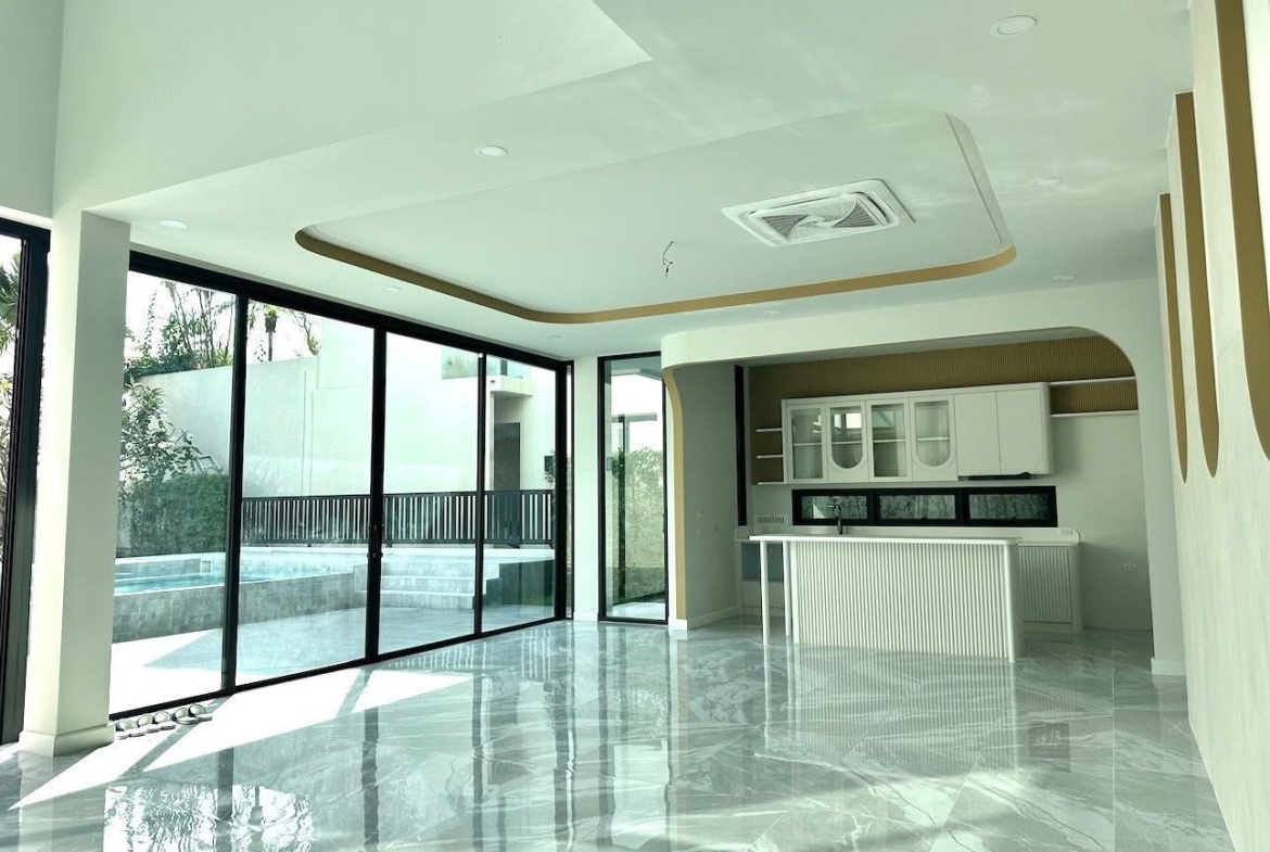 Luxury Pool Villa for Sale at The Master Ekkamai – Ramintra