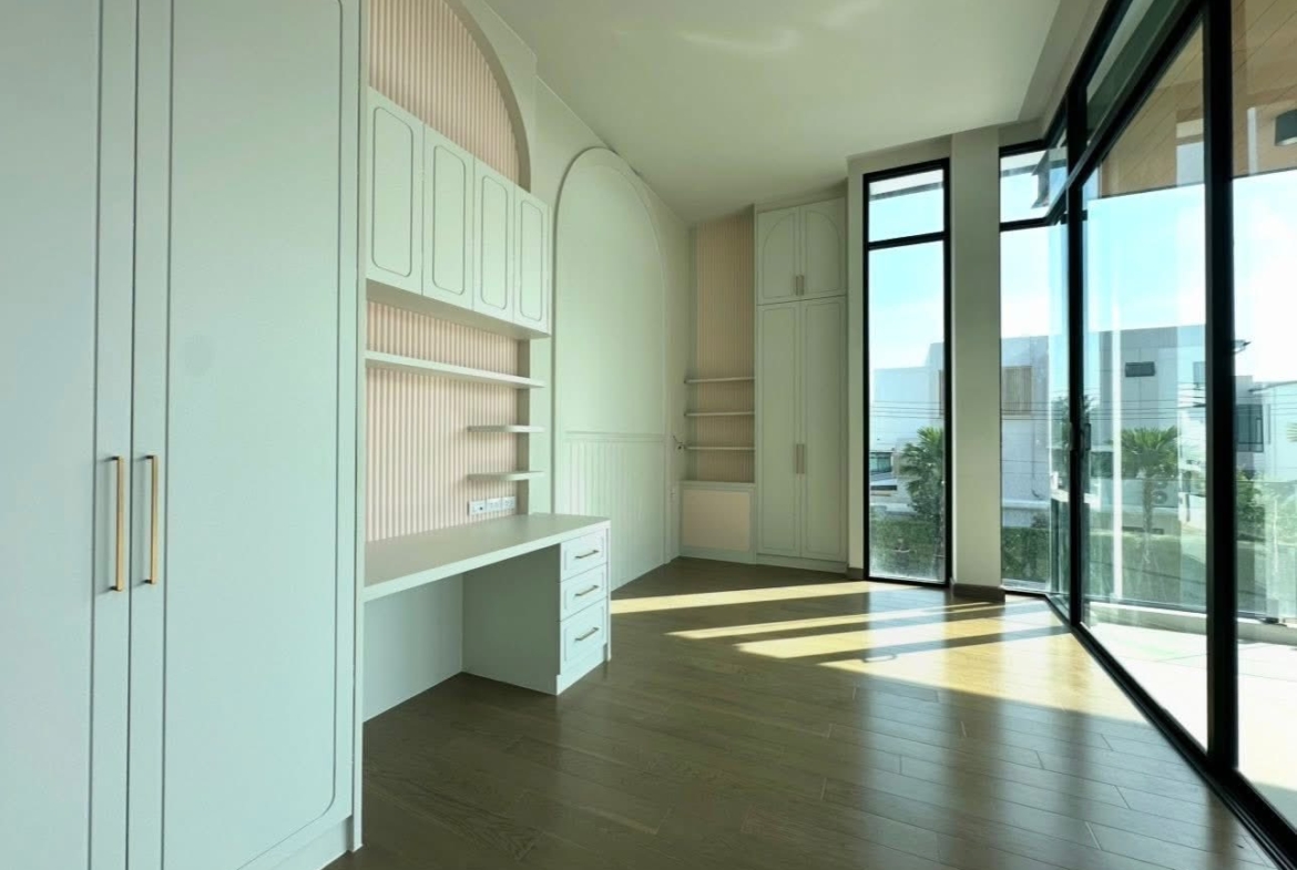 Luxury Pool Villa for Sale at The Master Ekkamai – Ramintra