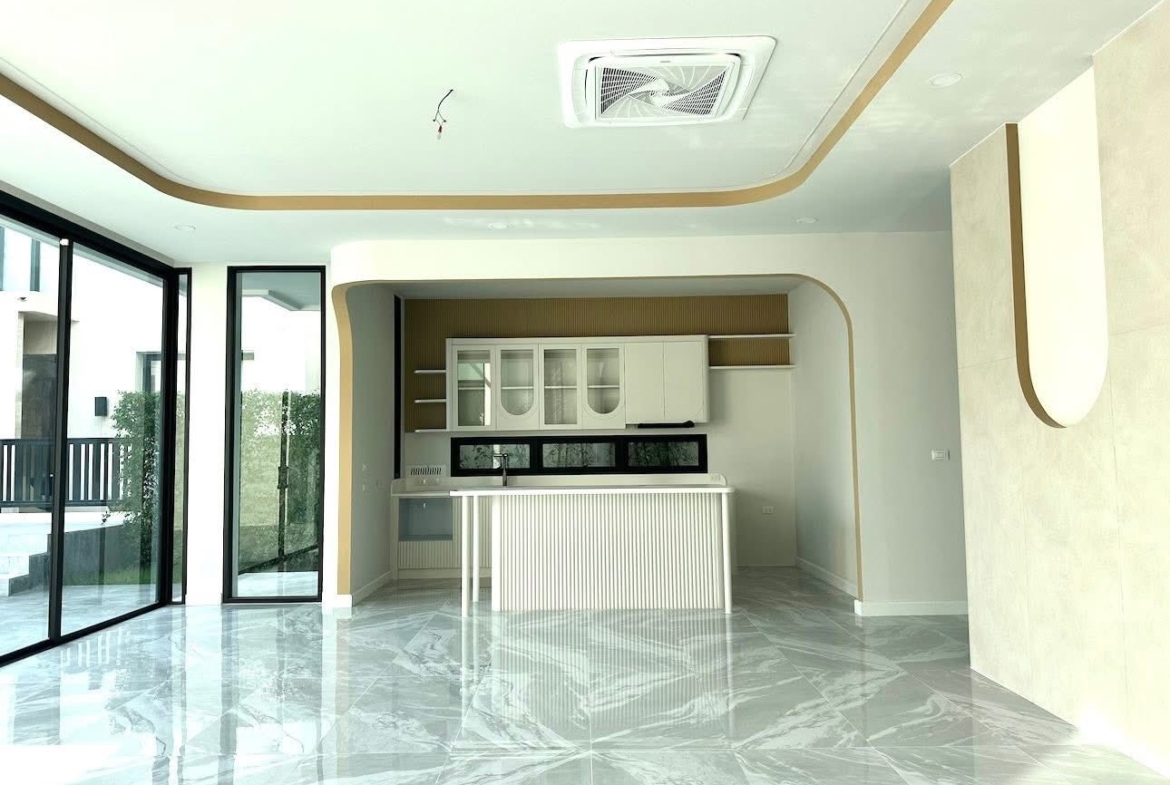 Luxury Pool Villa for Sale at The Master Ekkamai – Ramintra
