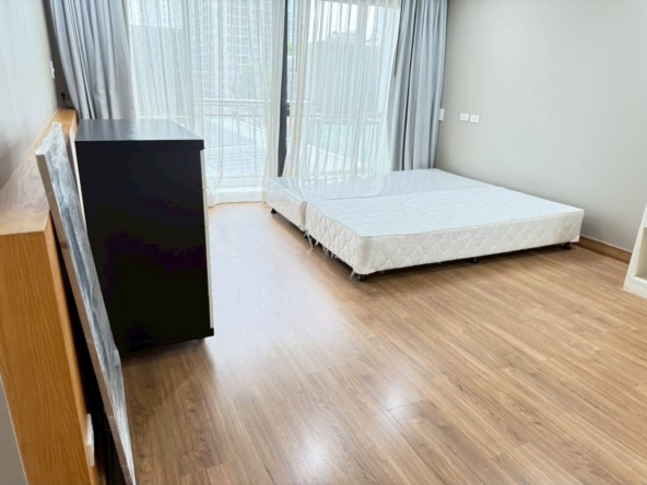 Baan Prompong 3-bedroom condo photo 1